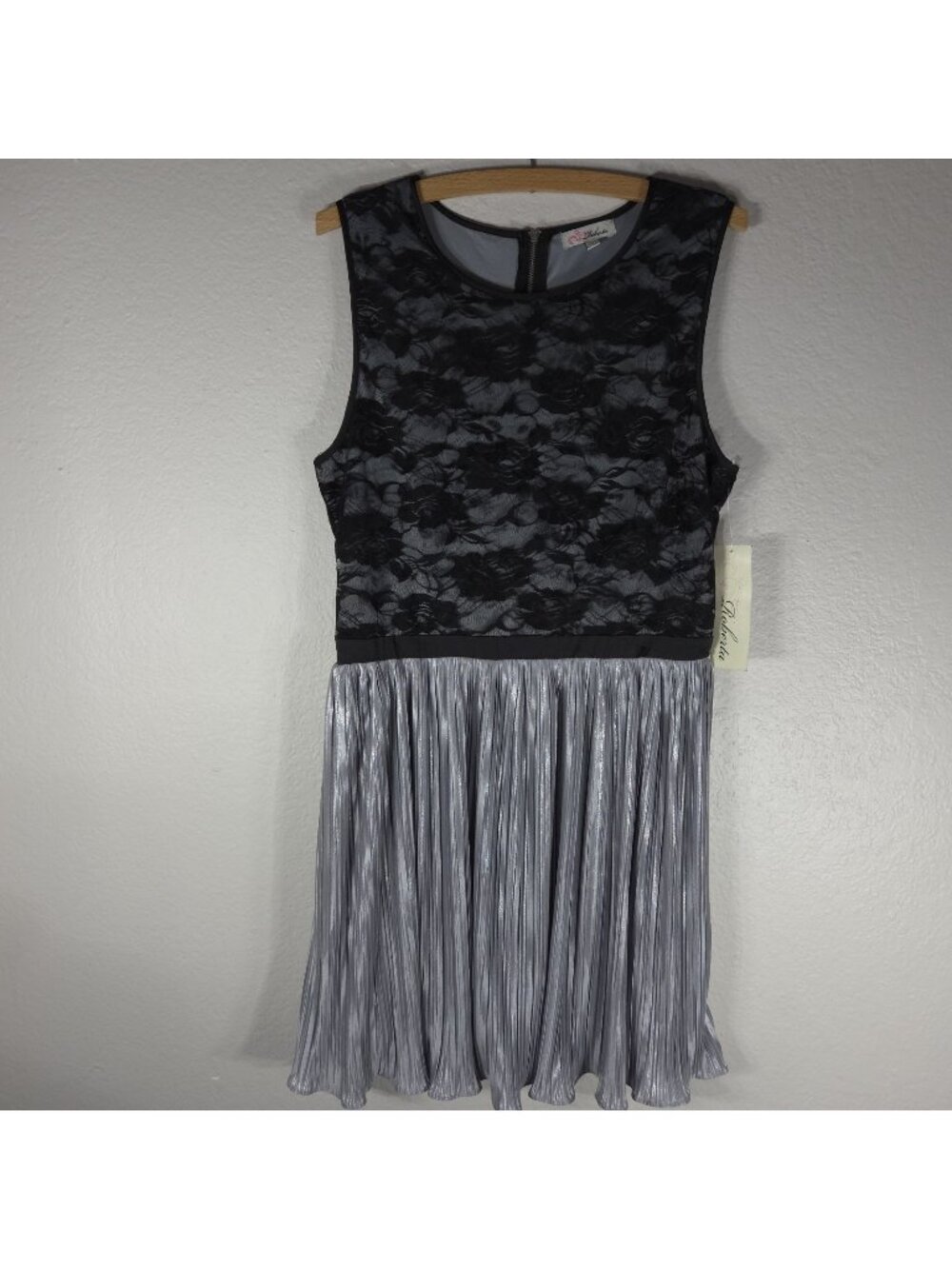 Roberta Black Silver Fit & Flare Dress Lace Waist Sleeveless Size XL Pleated NWT